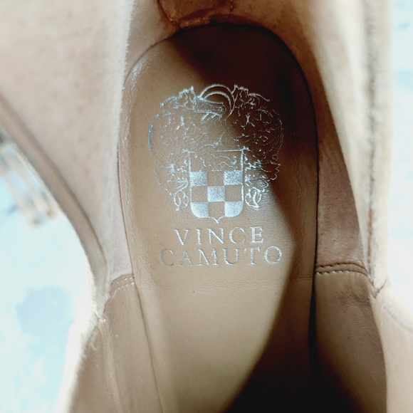 NEW Vince Camuto Gigietta Tan Suede Block Heel Pointed Toe Ankle Boots I41 - Picture 11 of 13